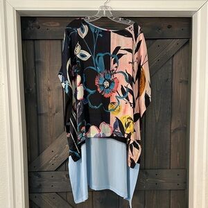 IC COLLECTION Red-Accent Floral Panel Top